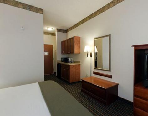 Holiday Inn Express Hotel & Suites Laurinburg an IHG Hotel - image 2