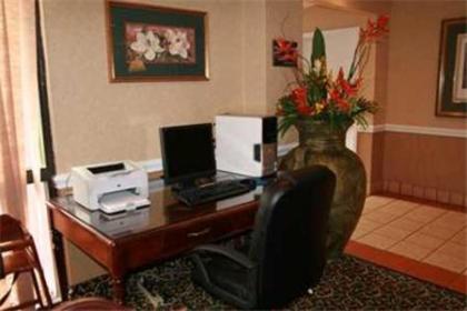 Hampton Inn Laurinburg - image 12