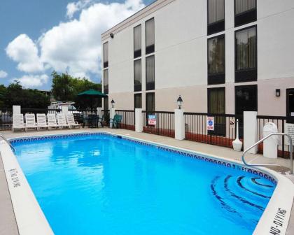 Comfort Inn Laurinburg - image 10