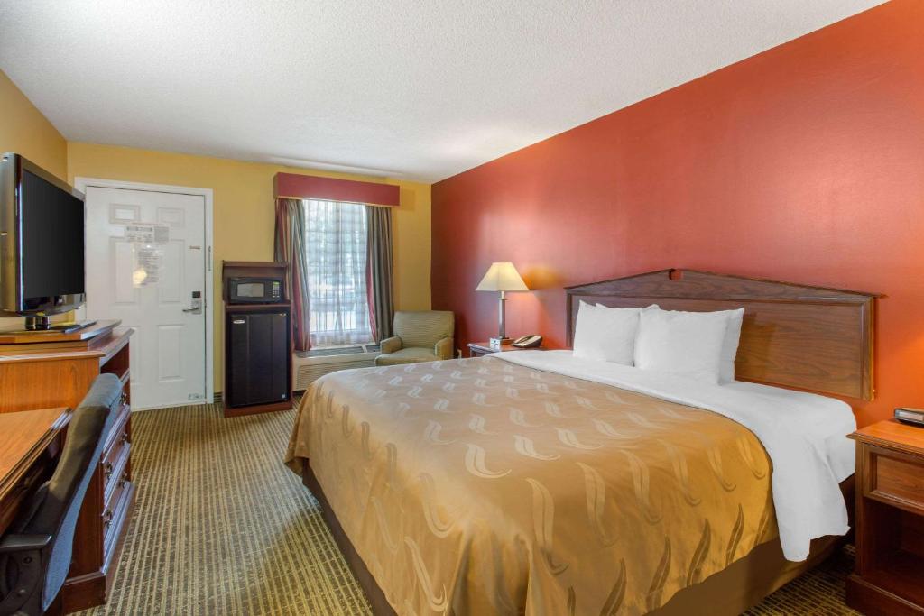 Quality Inn Laurinburg - image 5