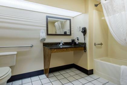 Quality Inn Laurinburg - image 9