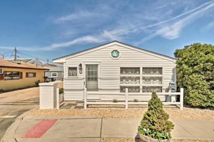 Beachy Lavallette Cottage with Outdoor Shower and Patio