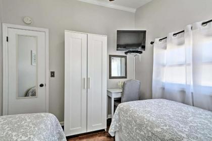 Beachy Lavallette Cottage with Outdoor Shower and Patio - image 10