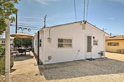 Beachy Lavallette Cottage with Outdoor Shower and Patio - image 12