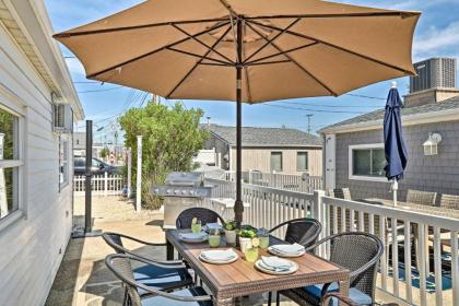 Beachy Lavallette Cottage with Outdoor Shower and Patio - image 13