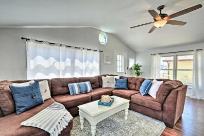 Beachy Lavallette Cottage with Outdoor Shower and Patio - image 2