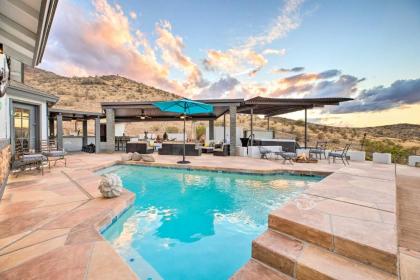 Guest House with Hot tub and tiki Bar Access Arizona