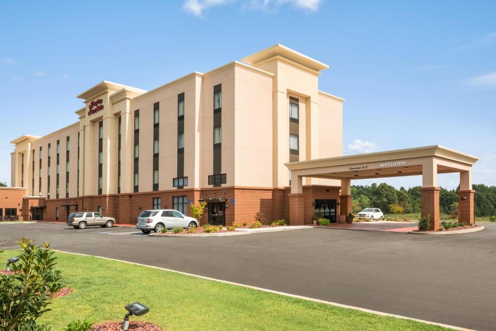 Hampton Inn & Suites - Lavonia GA - main image