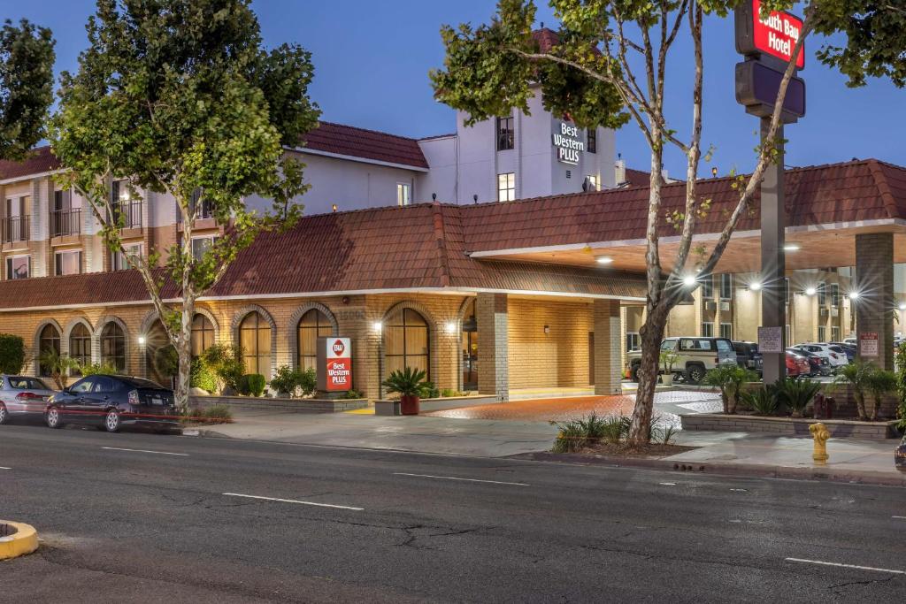 Best Western Plus South Bay Hotel - image 6