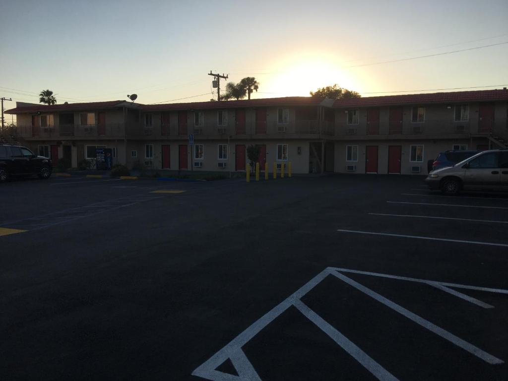 Budget Inn LAX-Lawndale - image 2