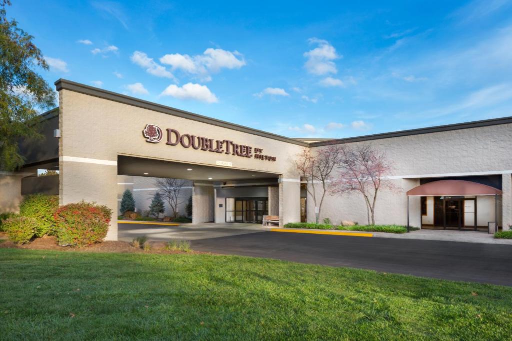 DoubleTree by Hilton Lawrence - main image