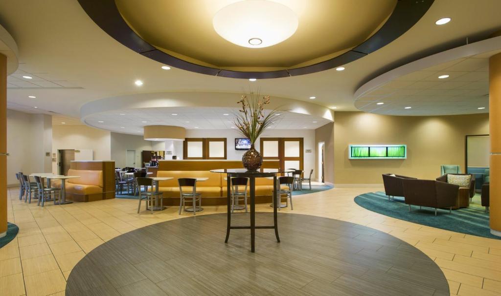 SpringHill Suites by Marriott Lawrence Downtown - image 4