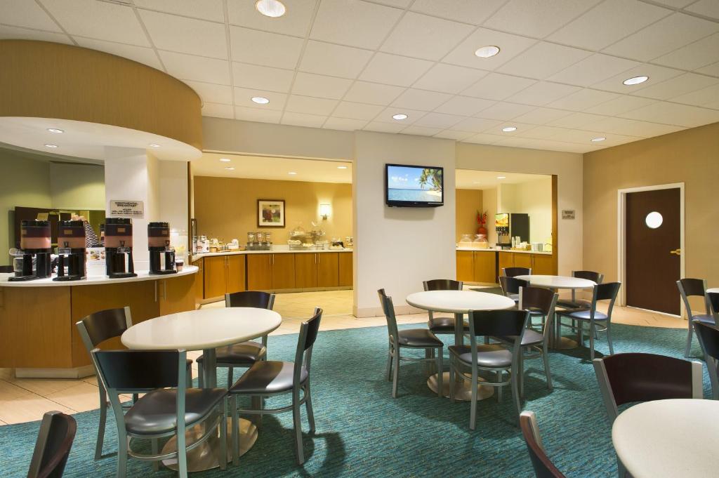 SpringHill Suites by Marriott Lawrence Downtown - image 7