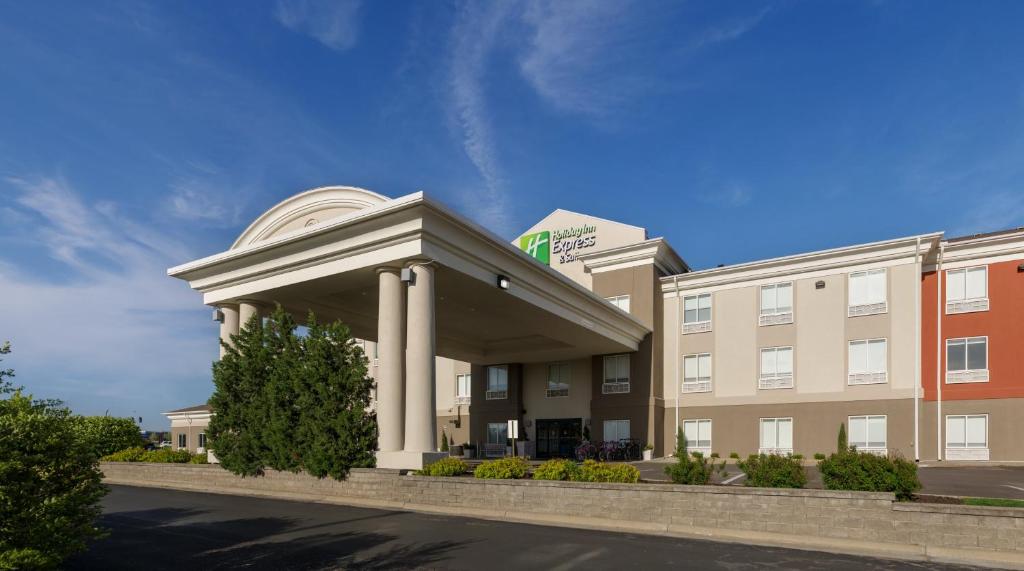 Holiday Inn Express Lawrence an IHG Hotel - main image