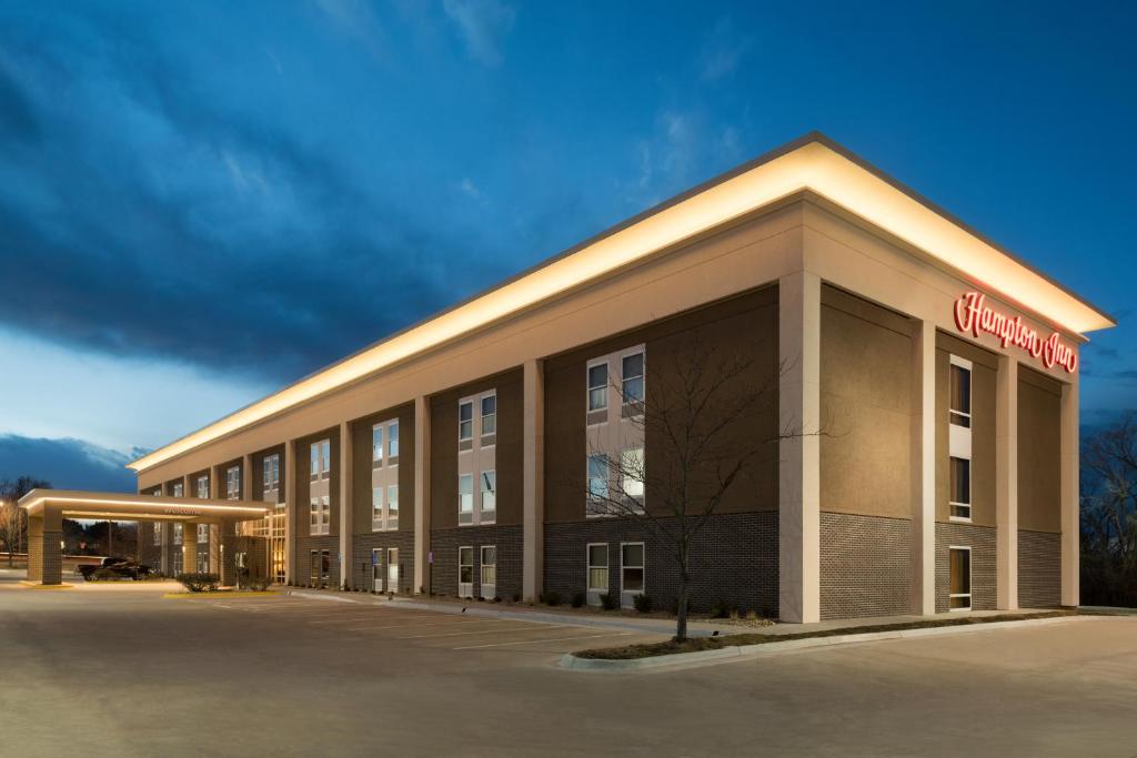 Hampton Inn Lawrence - main image