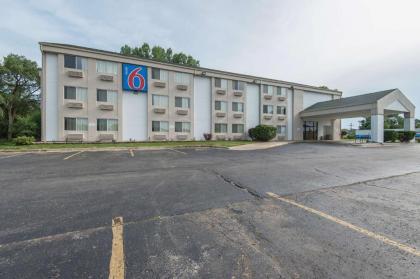 Motel 6-Lawrence KS - image 2