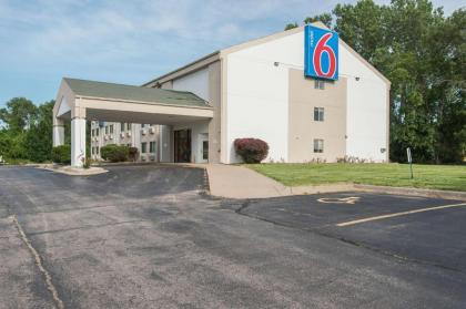 Motel 6-Lawrence KS - image 4