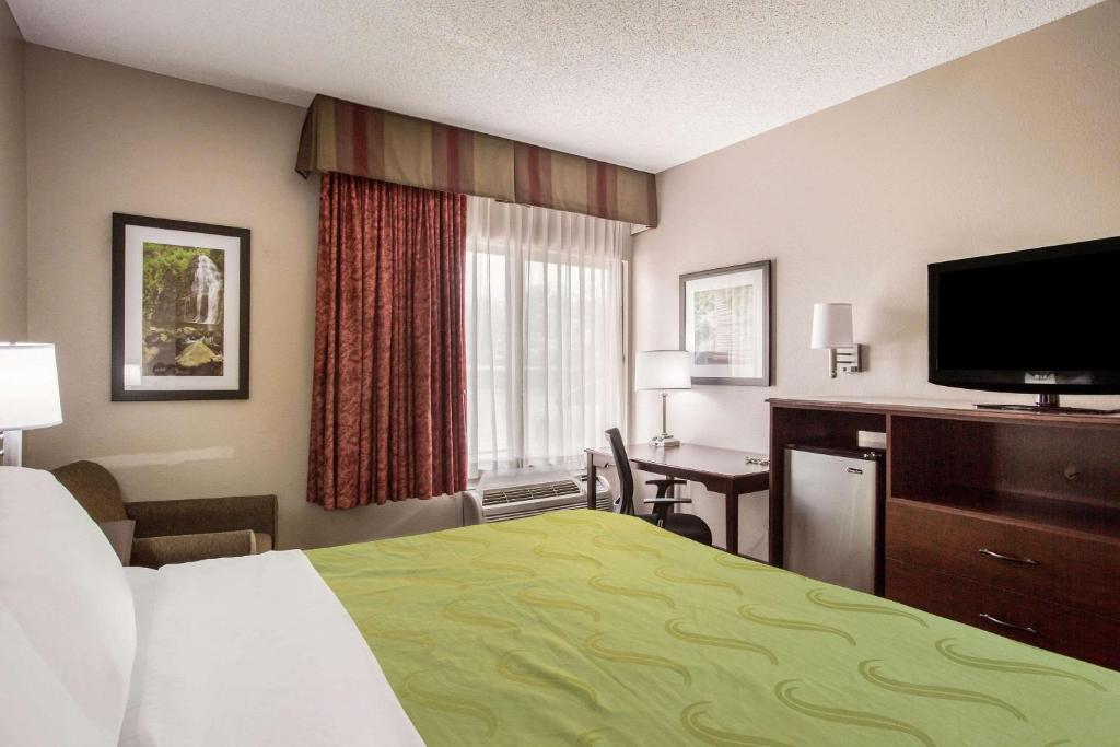 Quality Inn & Suites Lawrence - University Area - image 6