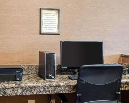 Comfort Inn & Suites Lawrence - image 9