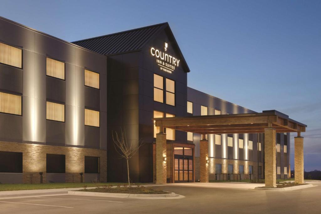 Country Inn & Suites by Radisson Lawrence KS - main image