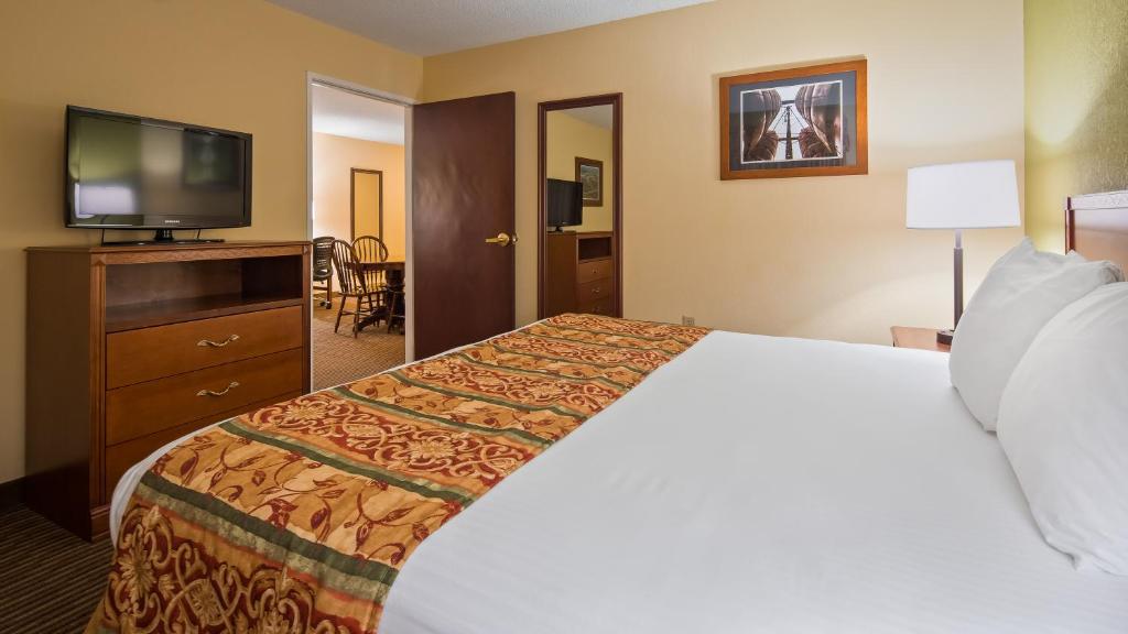 Best Western Lawrenceburg Inn - image 3