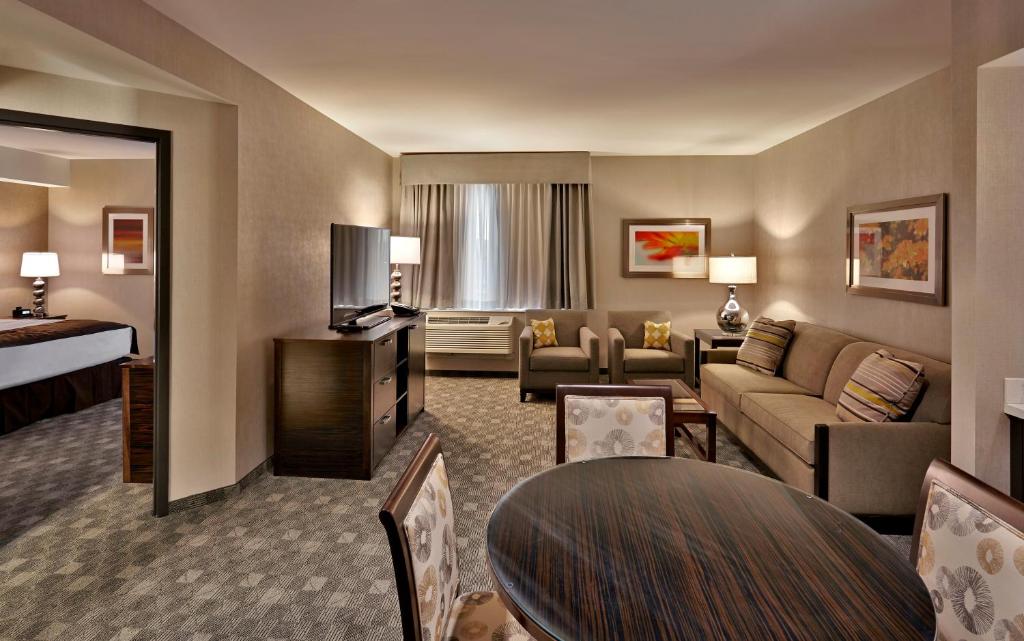 DoubleTree by Hilton Lawrenceburg - image 4