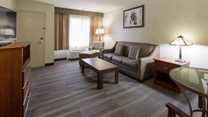 SureStay Plus by Best Western Lawton - image 4