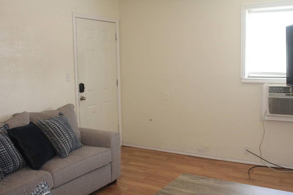 1 bedroom apartment within sight of Fort. Sill - image 3