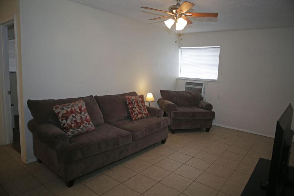 Apartment next to Fort Sill Entrance Gate - main image