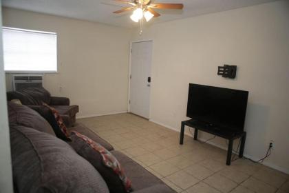 Apartment next to Fort Sill Entrance Gate - image 2