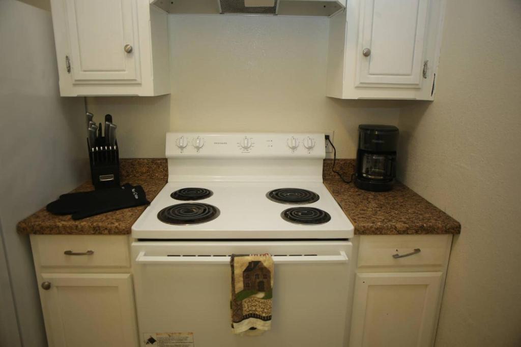 Apartment next to Fort Sill Entrance Gate - image 4