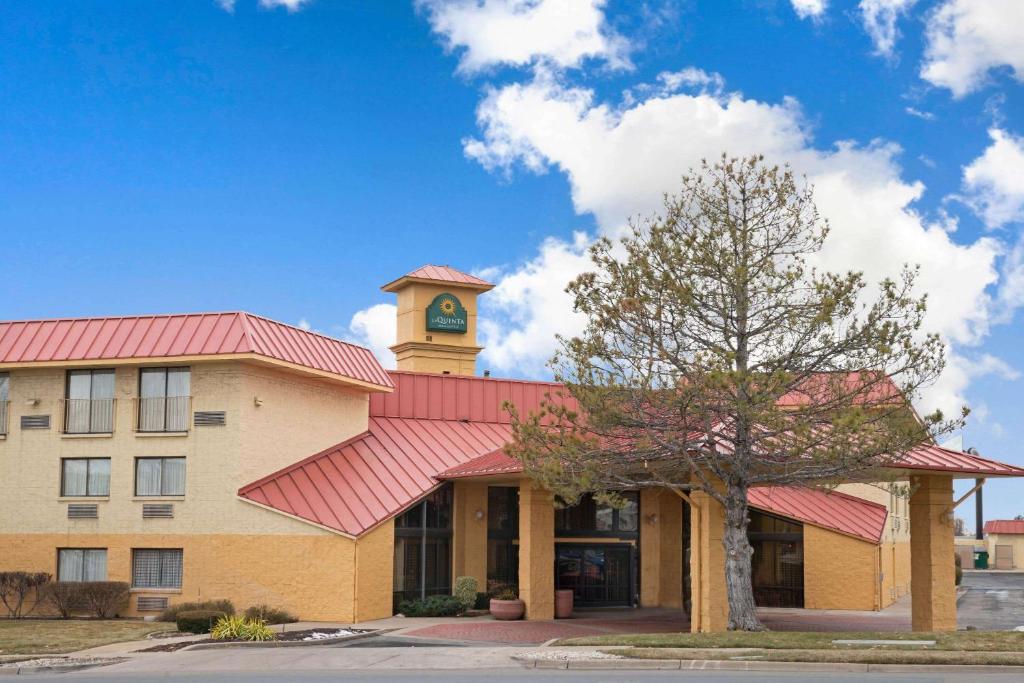 La Quinta Inn & Suites by Wyndham Salt Lake City Layton - main image