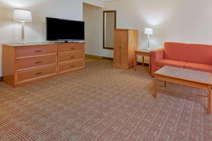 La Quinta Inn & Suites by Wyndham Salt Lake City Layton - image 12