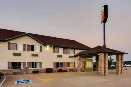 Super 8 by Wyndham Le Claire/Quad Cities - image 10