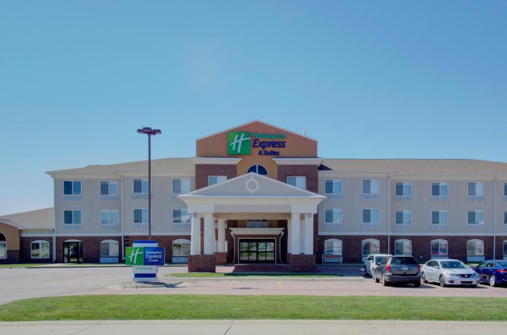 Holiday Inn Express & Suites Le Mars an IHG Hotel - main image