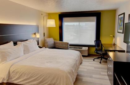 Holiday Inn Express & Suites Le Mars an IHG Hotel - image 2