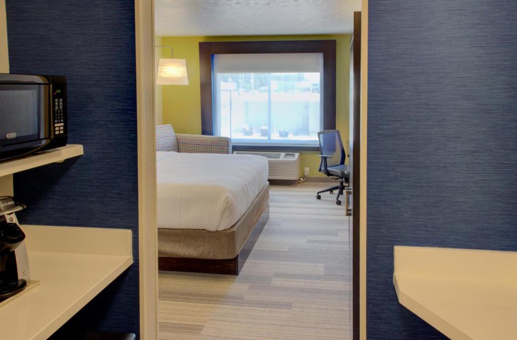 Holiday Inn Express & Suites Le Mars an IHG Hotel - image 6