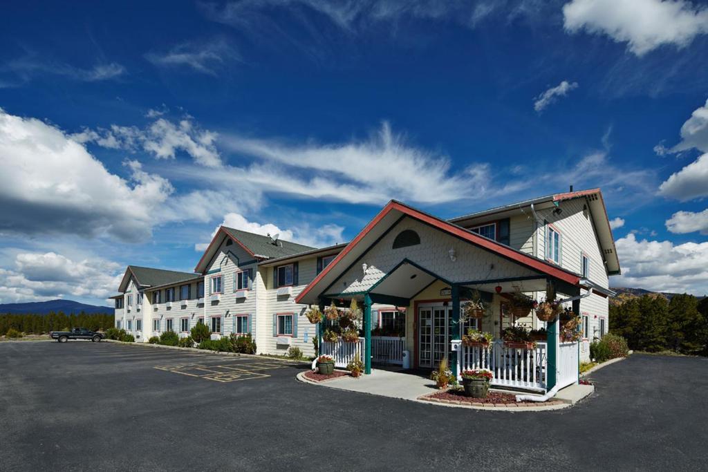 Columbine Inn and Suites - main image