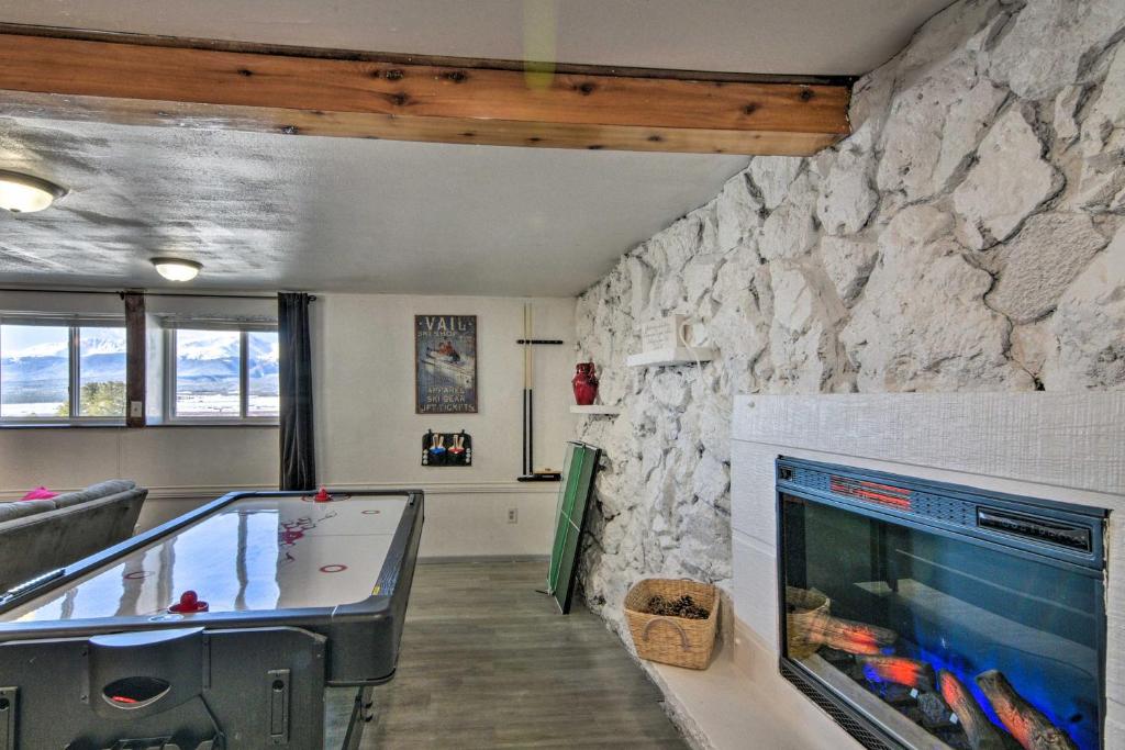 Cozy Escape with Hot Tub Access and Mountain View - image 3