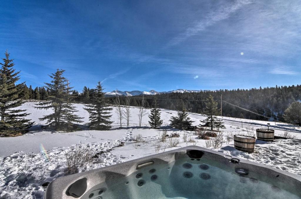 Rocky Mtn Retreat with Hot Tub Access and Views! - image 3