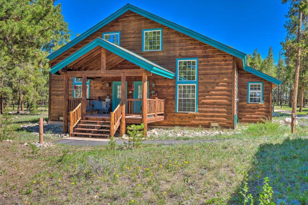 Peaceful Leadville Retreat with Covered Deck! - main image