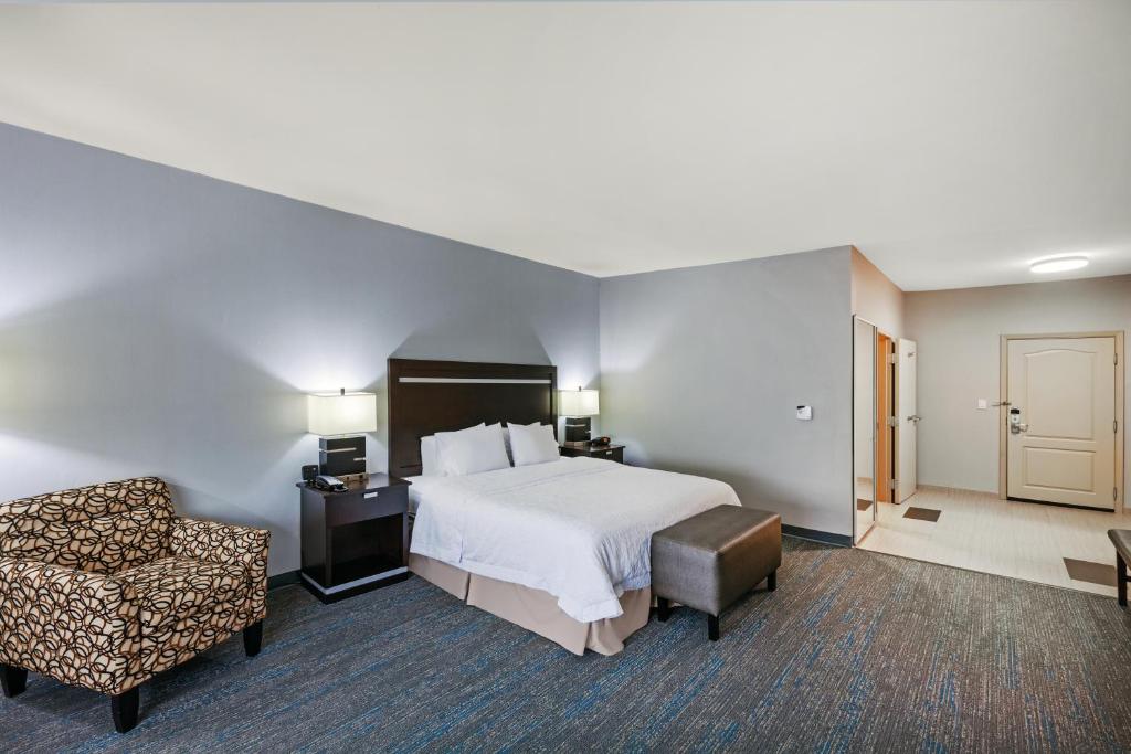 Hampton Inn & Suites Houston/League City - image 5