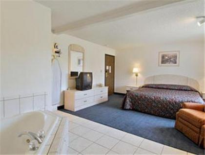 Americas Comfort Stay Inn-Leavenworth - image 14