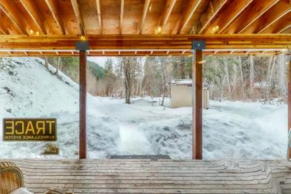 Merry Creekside Retreat - image 5