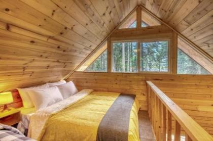 Sweet Retreat Cabin - image 2