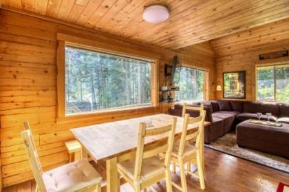 Sweet Retreat Cabin - image 5