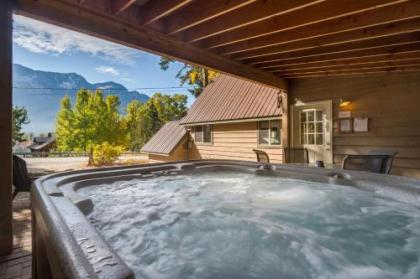 Vista View Chalet   2 Bed 1 Bath Vacation home in Lake Wenatchee Leavenworth