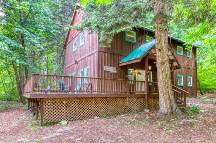 Pine Breeze Lodge - image 1