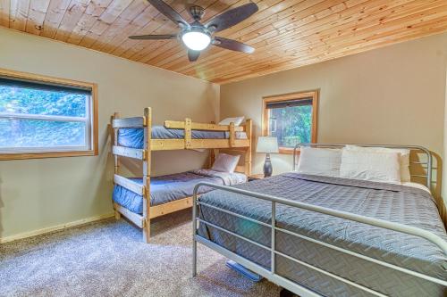 Pine Breeze Lodge - image 3