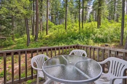 Peaceful Hillside Leavenworth Cabin on half Acre Lot! - image 4